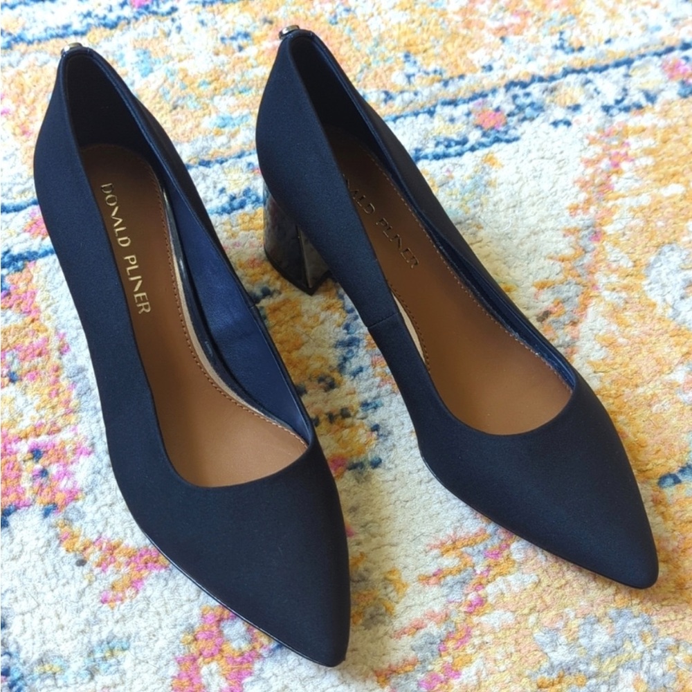 Donald Pliner Suzette Stretch Crepe Classic Pointed Toe Block Heel Pumps Navy 9
